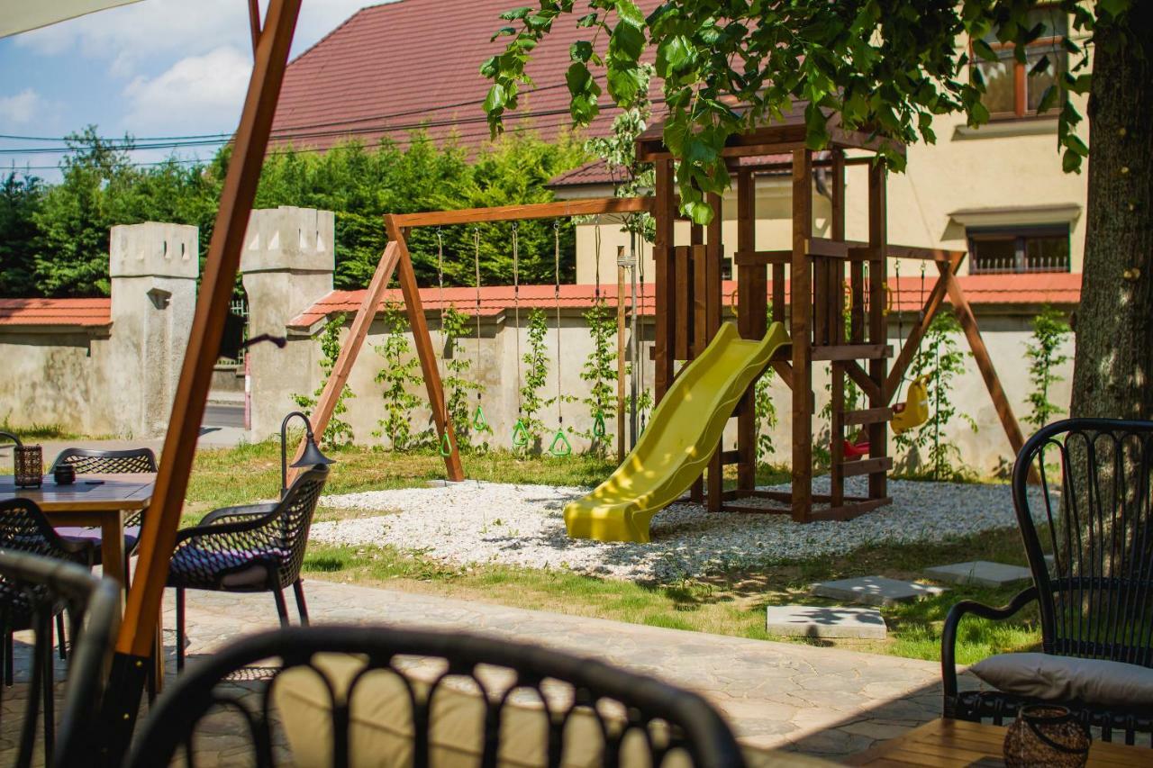 Penzion Kuria Nové Mesto nad Váhom المظهر الخارجي الصورة